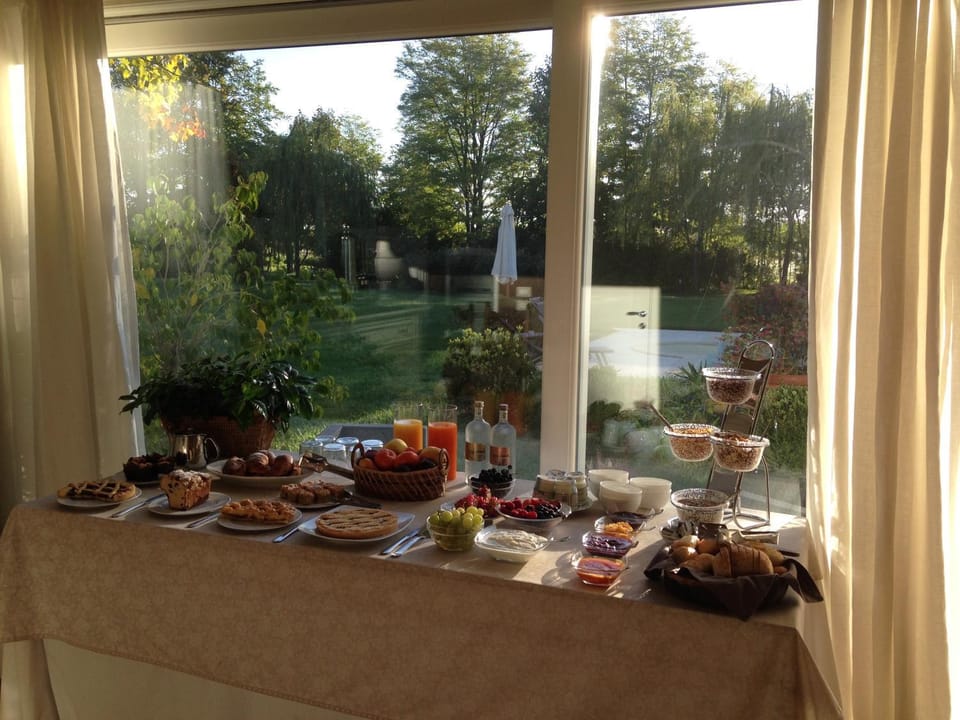 Food and drinks, Buffet breakfast