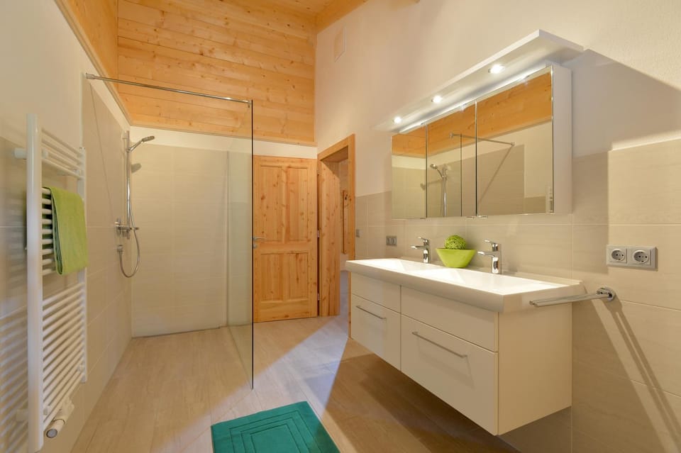 Shower, Bathroom, towels