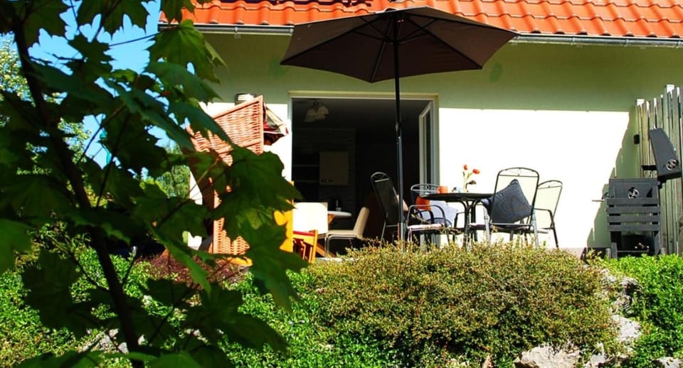 Garden, Seating area, Garden view