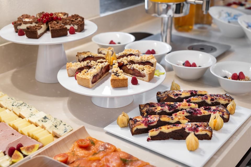Restaurant/places to eat, Food, Breakfast, Buffet breakfast