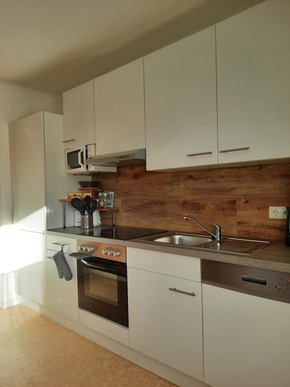 Kitchen or kitchenette, Food and drinks