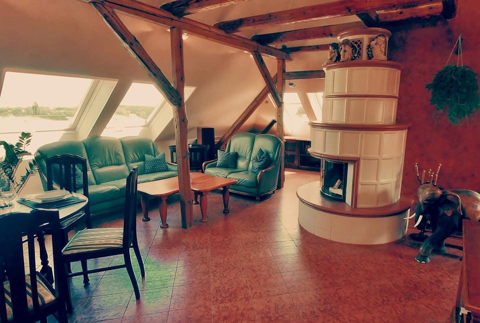 Living room, Photo of the whole room, Decorative detail