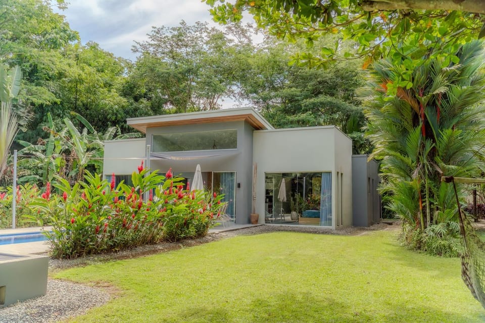 Property building, Day, Natural landscape, Garden, Garden view