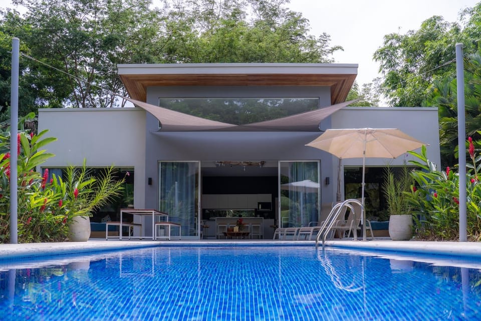 Lilan Nature, Modern House N°2, private swimming pool Villa in Cahuita