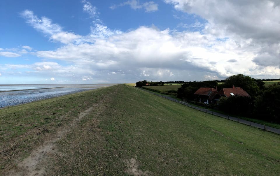 Deichhof von 1843 in Tossens direkt an der Nordsee für 12 Personen House in Butjadingen