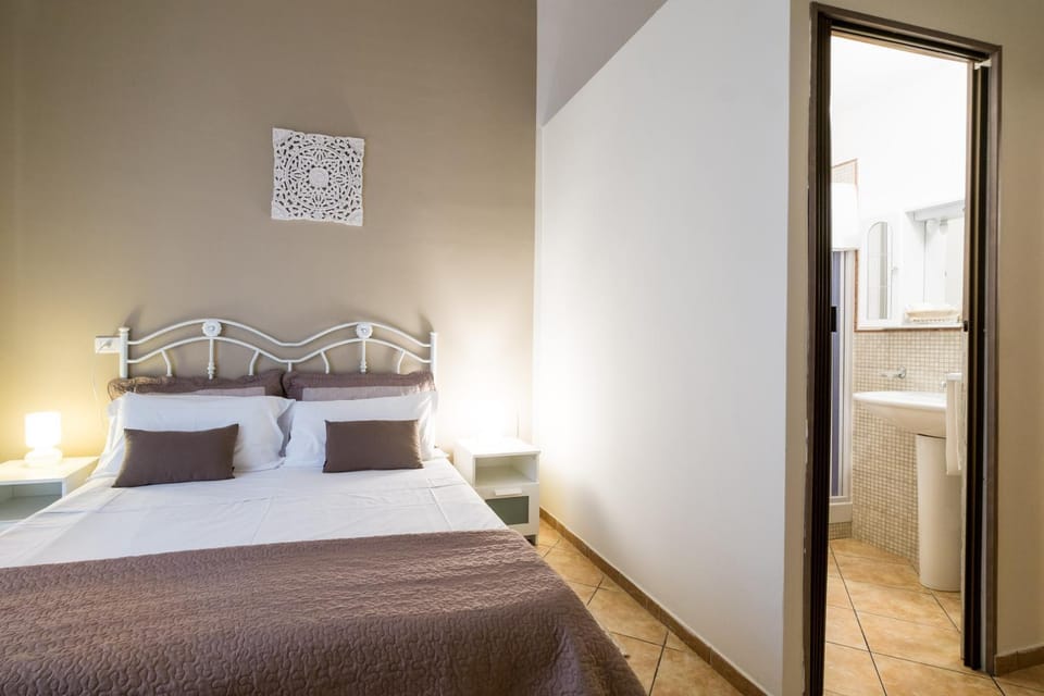 Bed, Other, Photo of the whole room, Decorative detail
