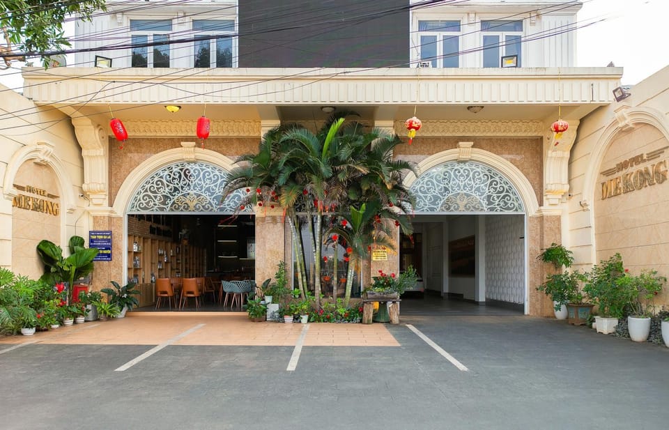 Property building, Facade/entrance, Parking
