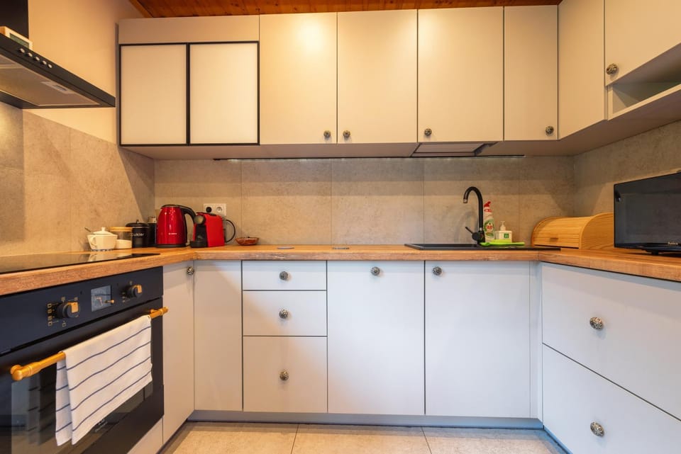 Coffee/tea facilities, Kitchen or kitchenette, dishwasher, minibar, stove