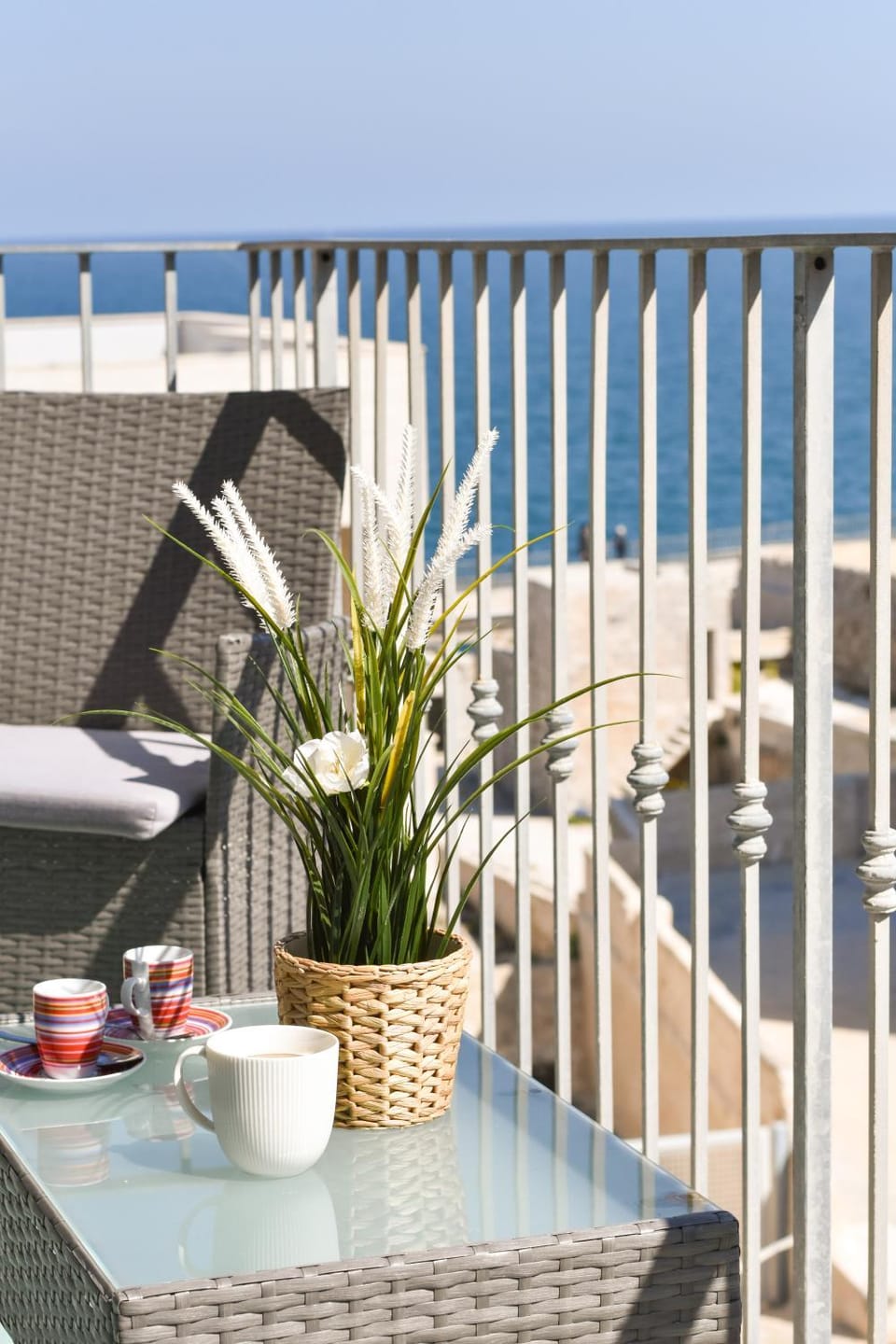 Spring, Day, Natural landscape, Summer, Coffee/tea facilities, View (from property/room), Balcony/Terrace, Living room, Decorative detail, Dining area, Sea view, Seasons