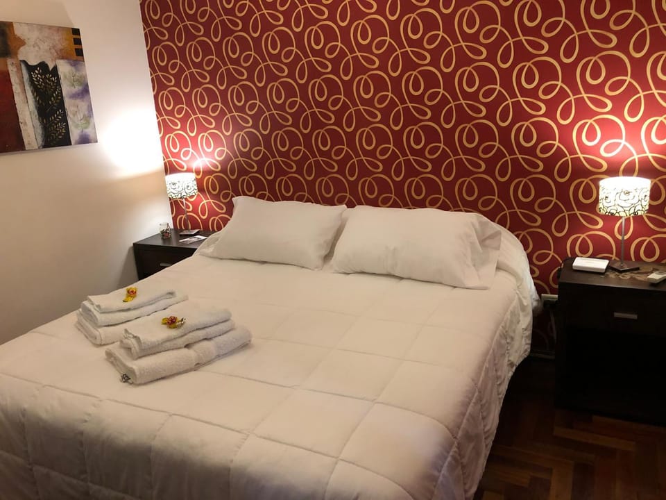 Bed, Bedroom, towels