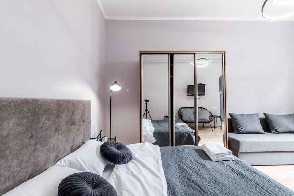 Photo of the whole room, Bedroom