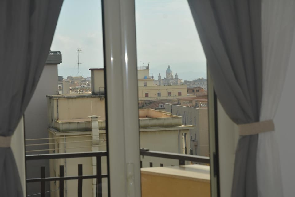 Balcony/Terrace, City view