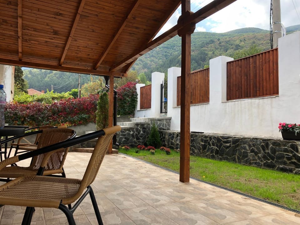 Patio, Mountain view