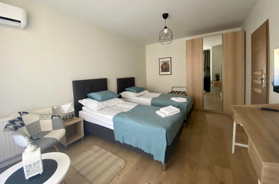 Bed, Living room, Photo of the whole room, microwave