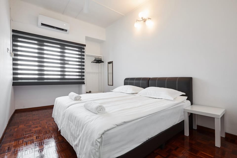 Bed, Photo of the whole room, Bedroom, towels, air conditioner