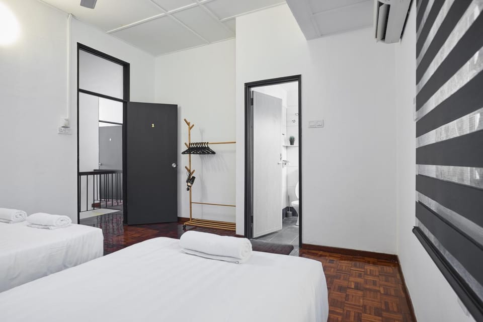 Bed, Photo of the whole room, Bedroom, air conditioner