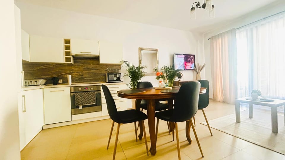 Communal lounge/ TV room, Kitchen or kitchenette, Communal kitchen, kitchen