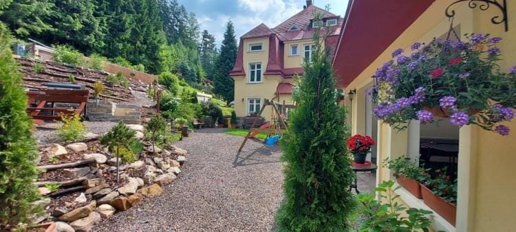 Property building, Day, Natural landscape, Garden, Garden view, Mountain view