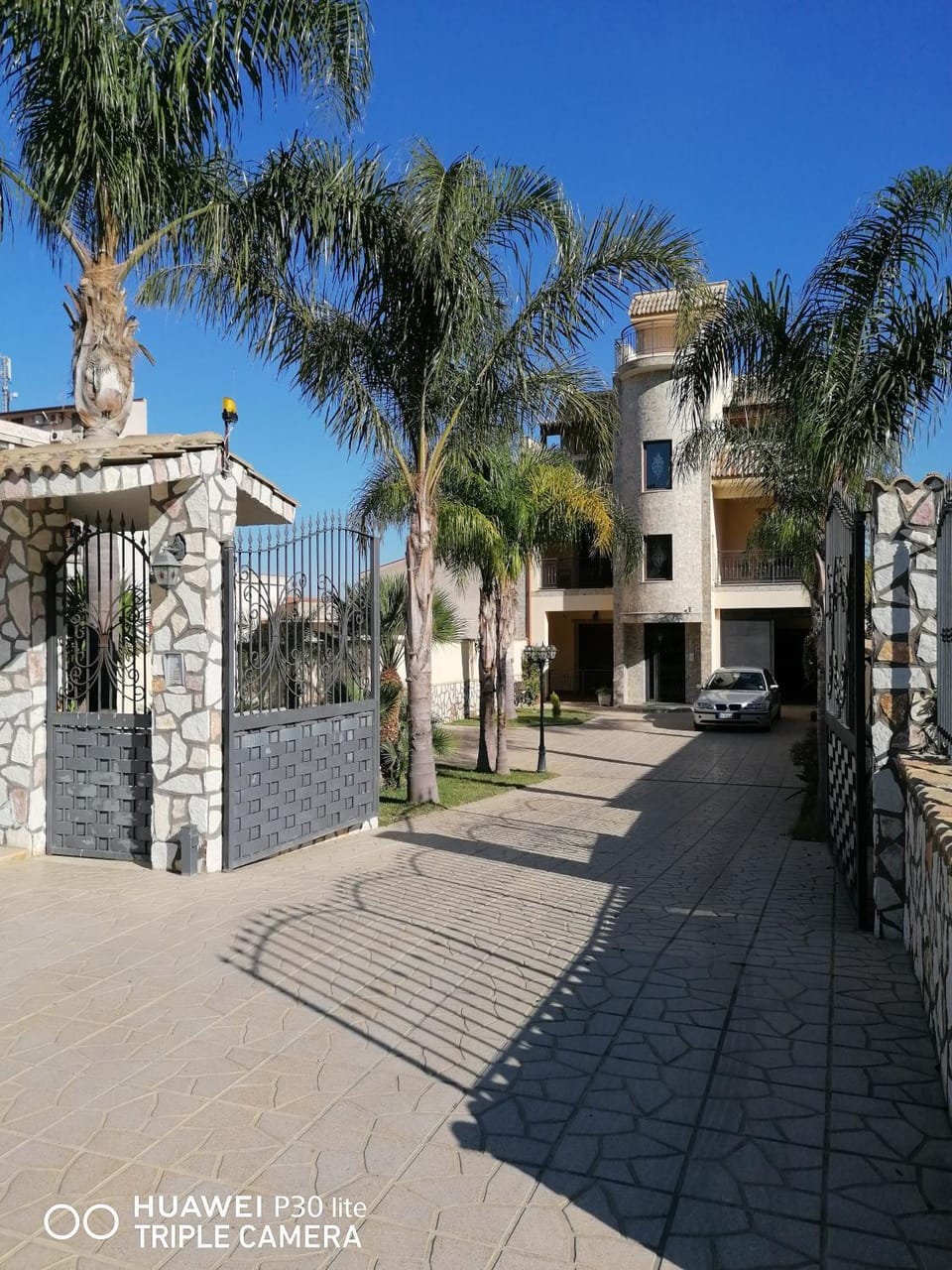 Facade/entrance