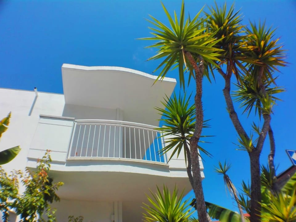 Facade/entrance, Balcony/Terrace