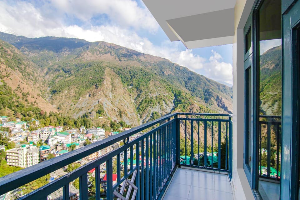 View (from property/room), Balcony/Terrace, Mountain view, Mountain view, Quiet street view