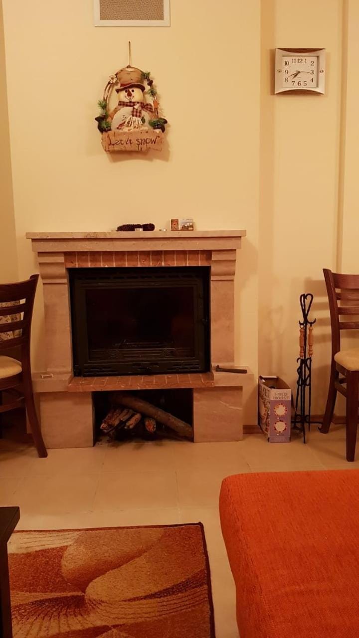 Communal lounge/ TV room, Living room, Seating area