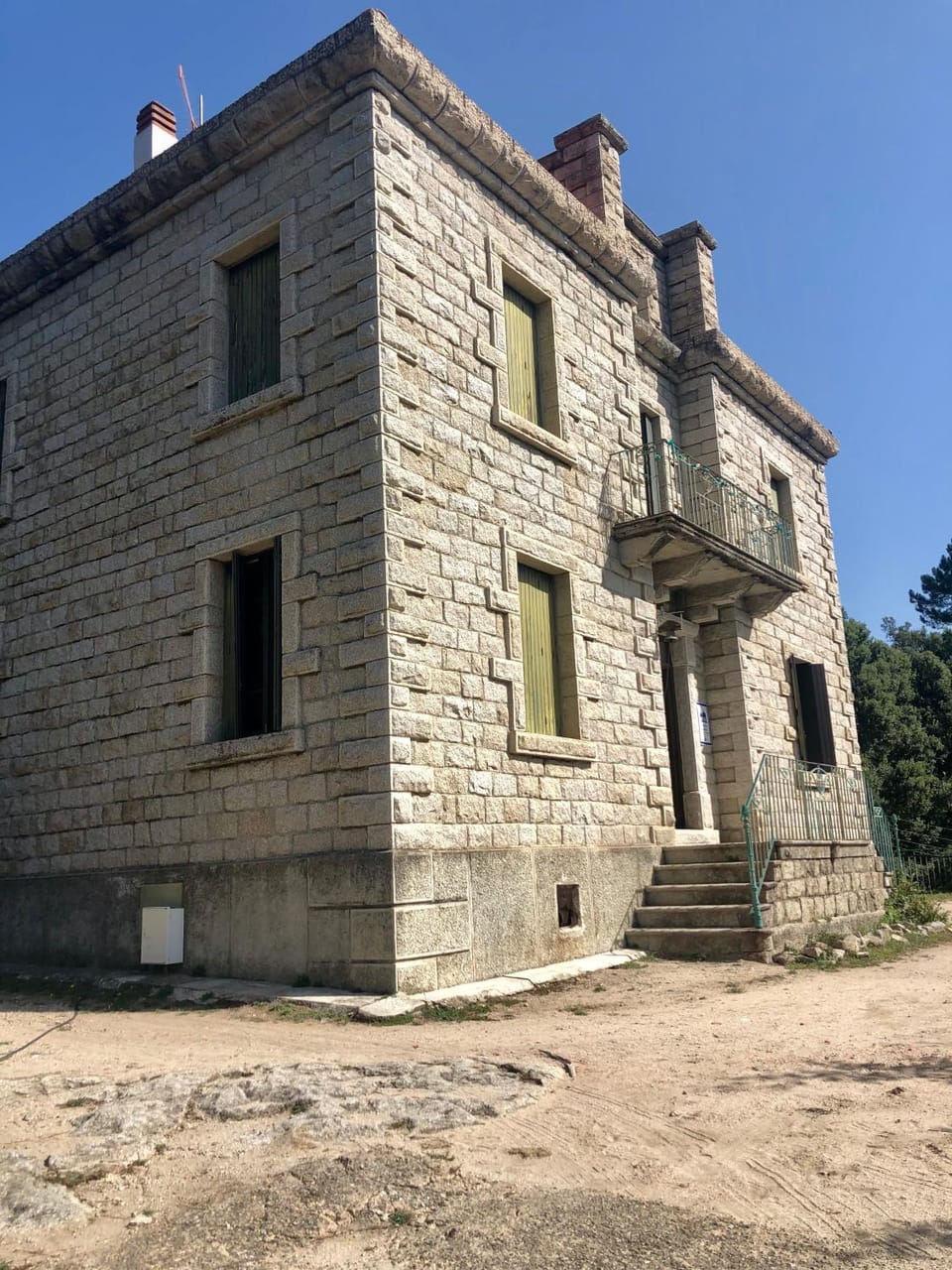Facade/entrance