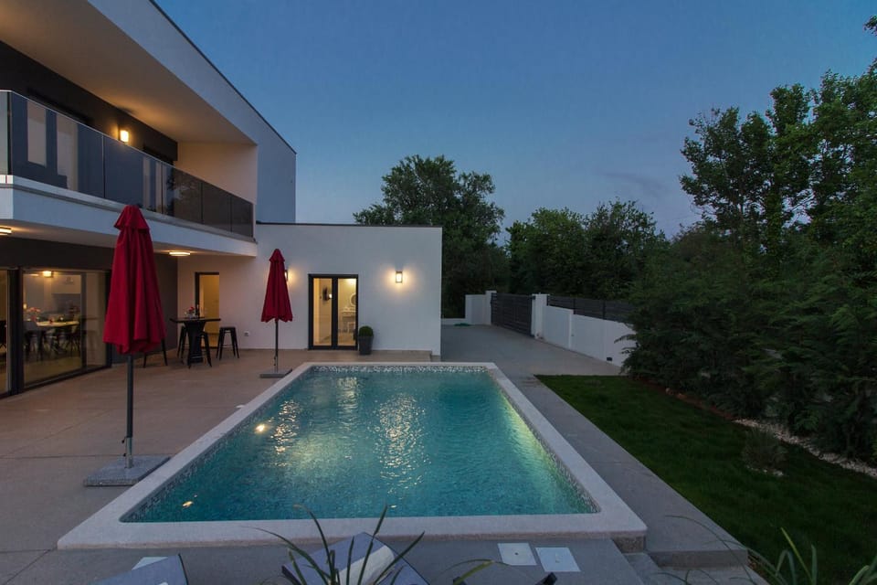 Night, Pool view, Swimming pool, sunbed