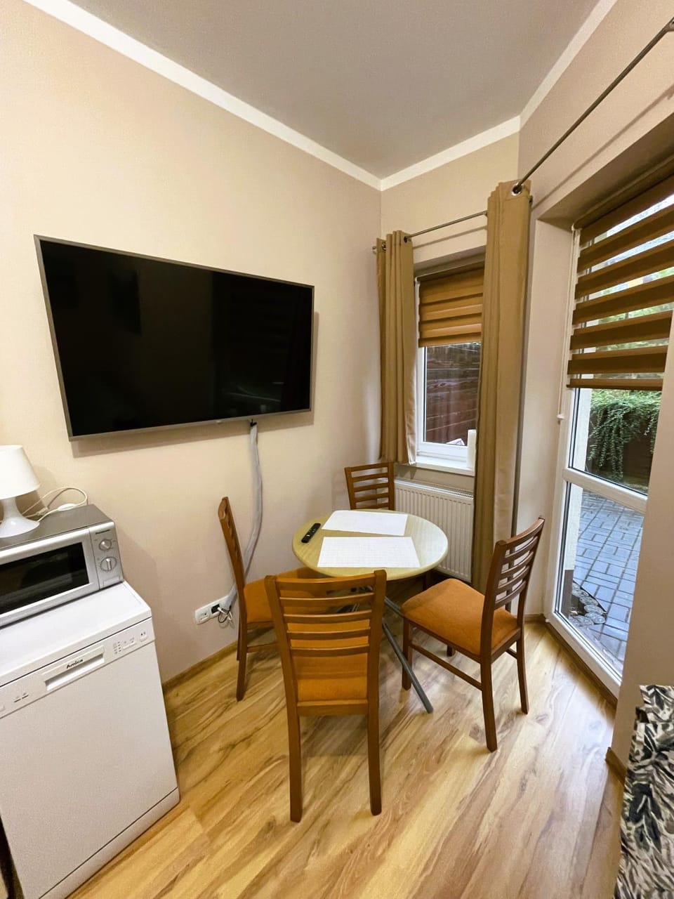 TV and multimedia, Kitchen or kitchenette, Living room
