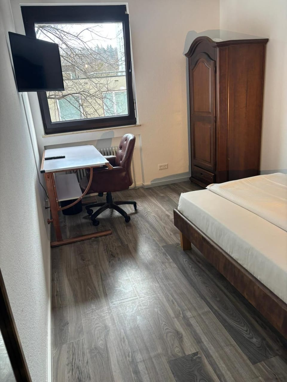 Bed, Photo of the whole room, wardrobe