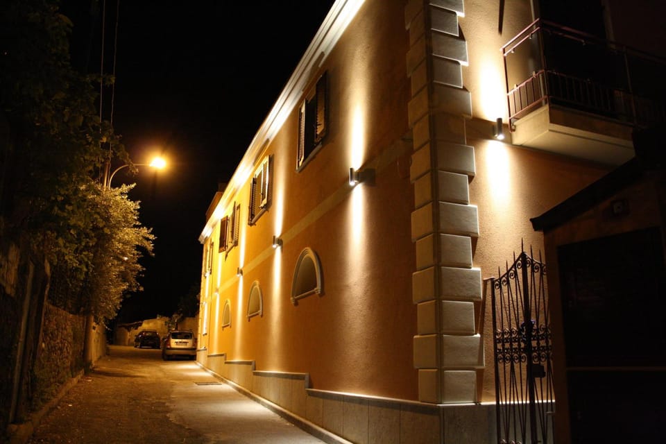 Property building, Facade/entrance, Decorative detail