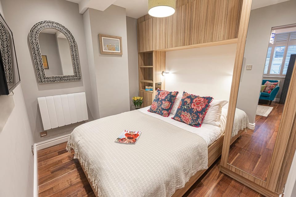 Bed, Photo of the whole room, Bedroom, wardrobe