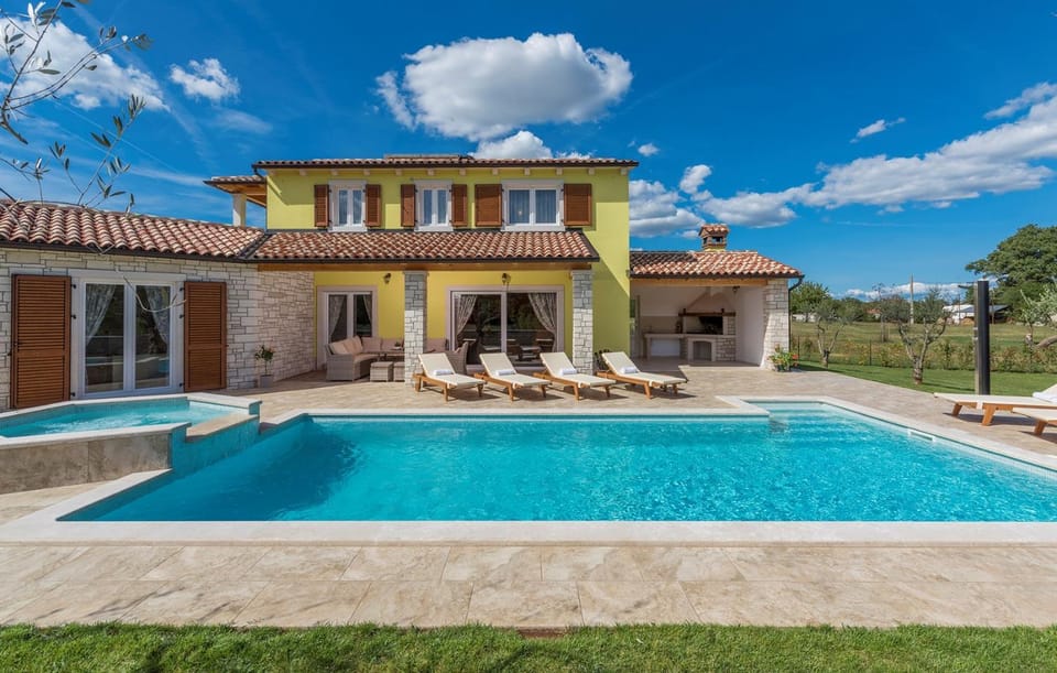 Property building, Swimming pool
