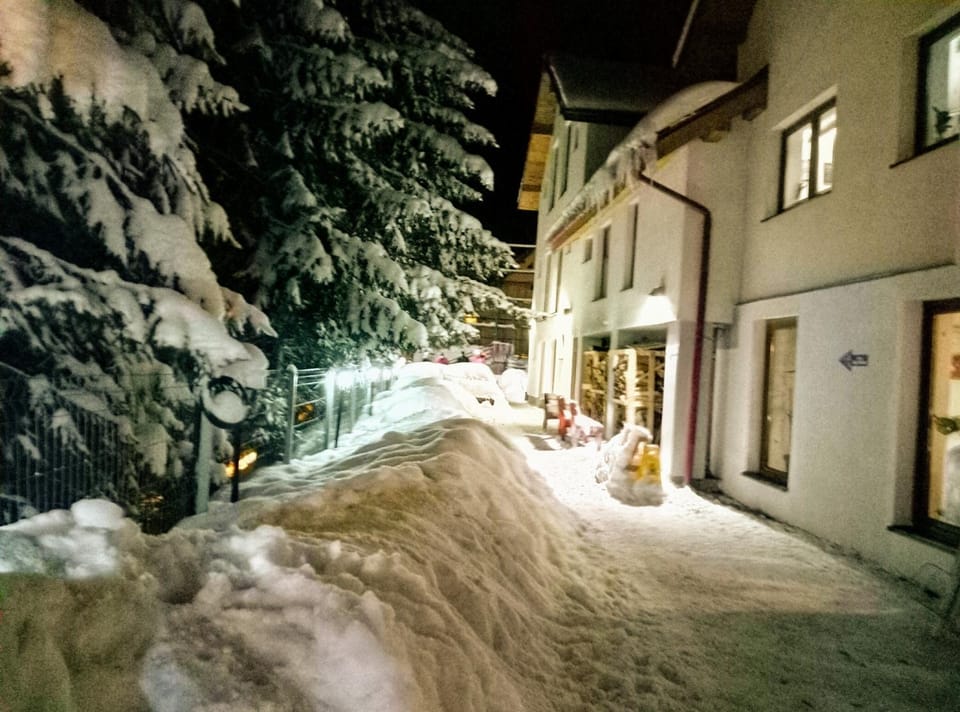 Property building, Facade/entrance, Neighbourhood, Winter