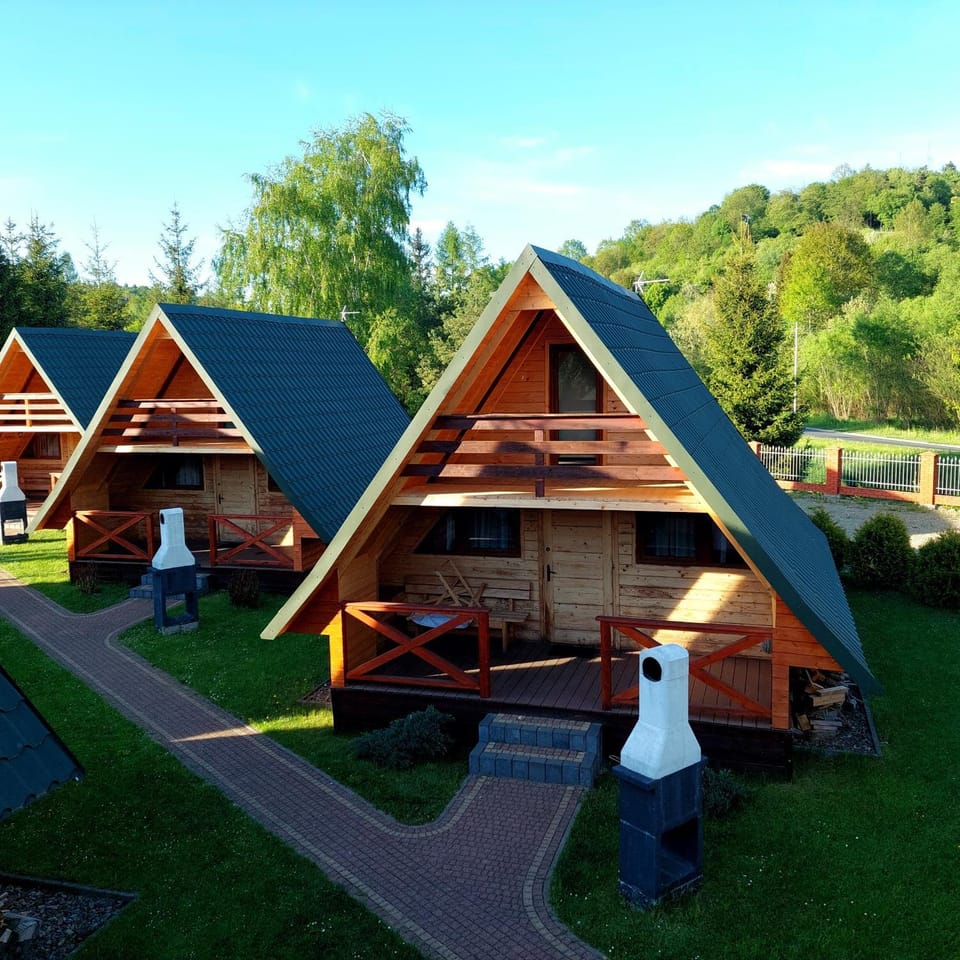 Property building, Restaurant/places to eat, Day, Natural landscape