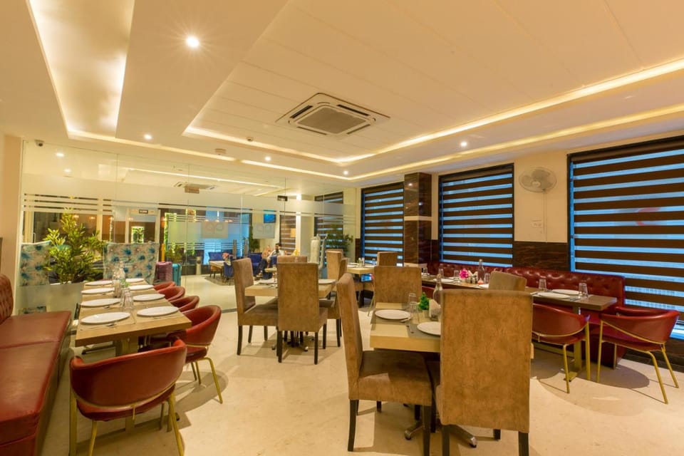 Restaurant/places to eat, Restaurant/places to eat