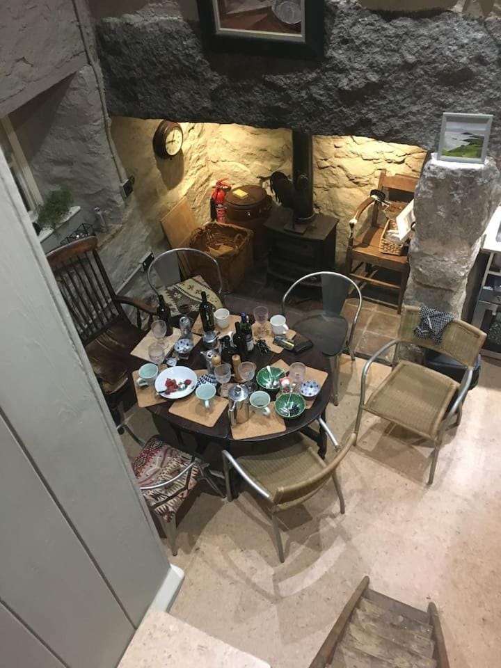 Photo of the whole room, Dining area