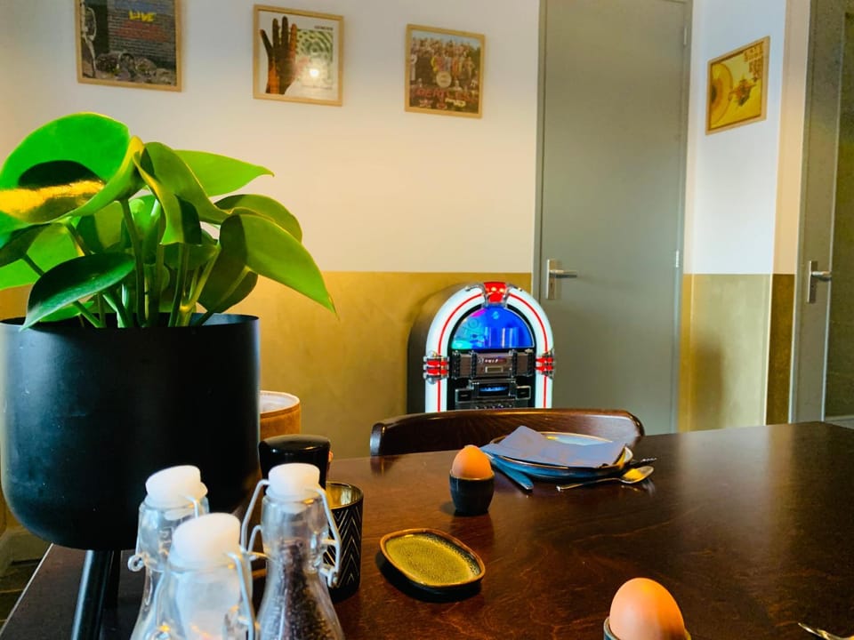 Dining area, Breakfast