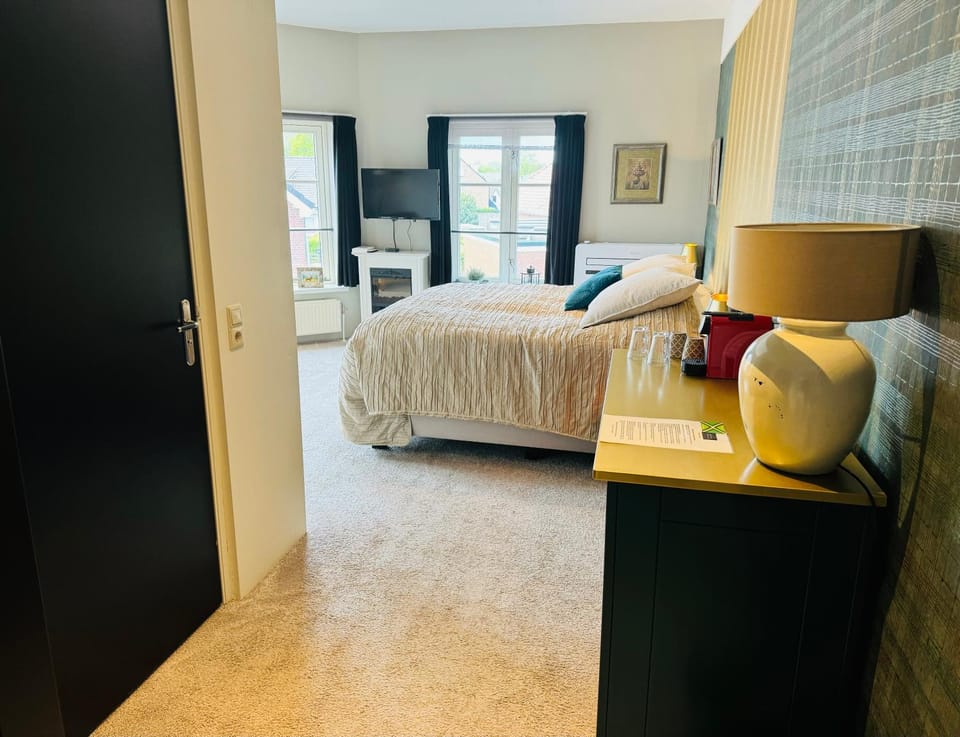 Seating area, Bedroom