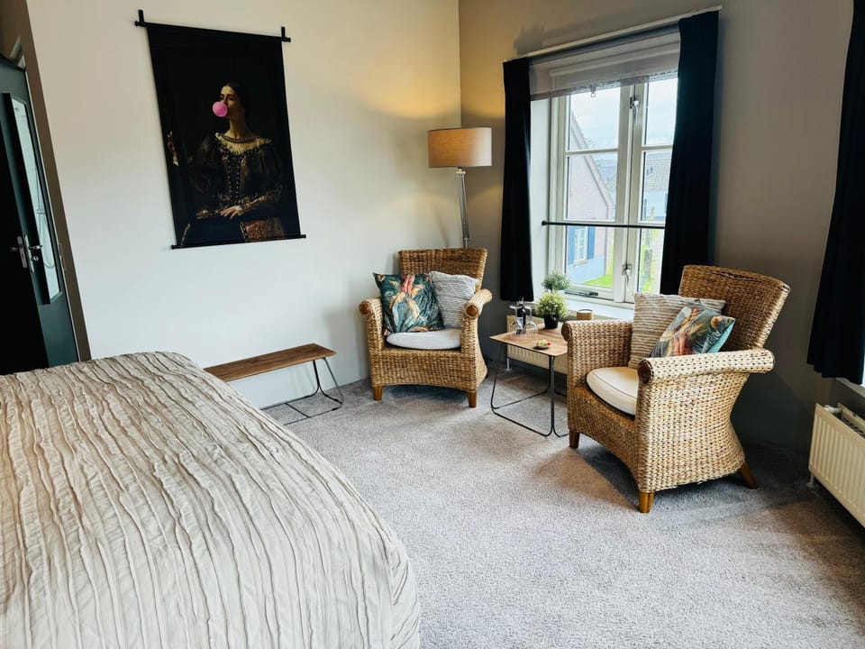 Living room, Bedroom