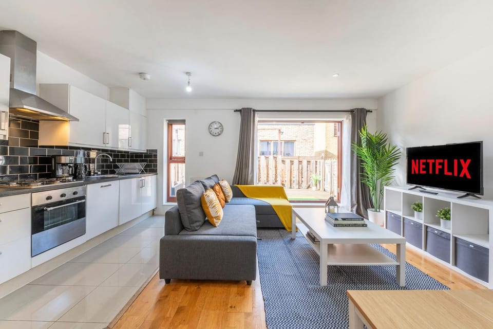 TV and multimedia, Kitchen or kitchenette, Living room, Seating area, Dining area, dishwasher, minibar, pet friendly, stove