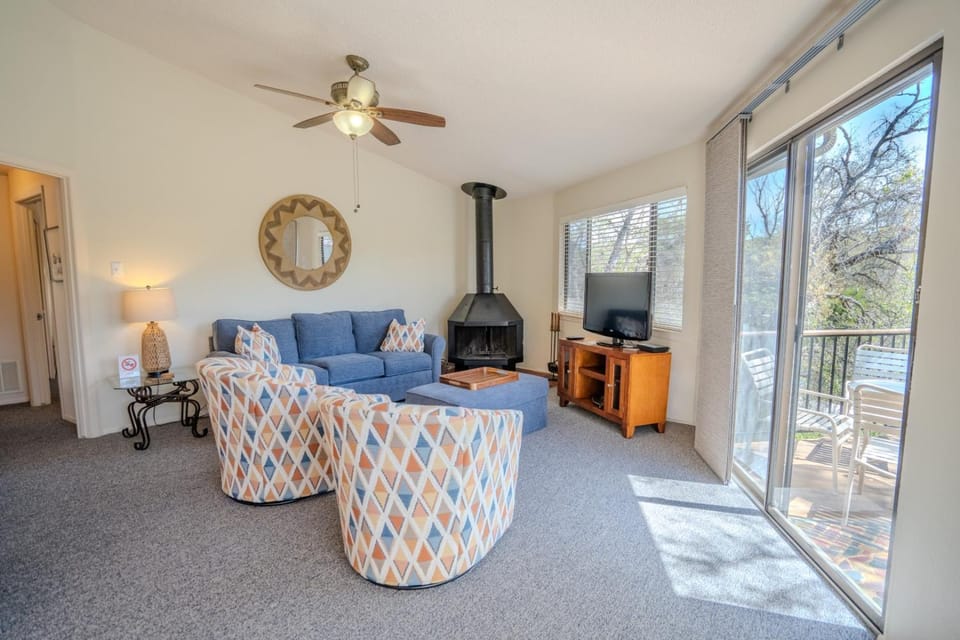 Lakefront Bungalow with Community PoolHot Tub #1 House in Point Venture