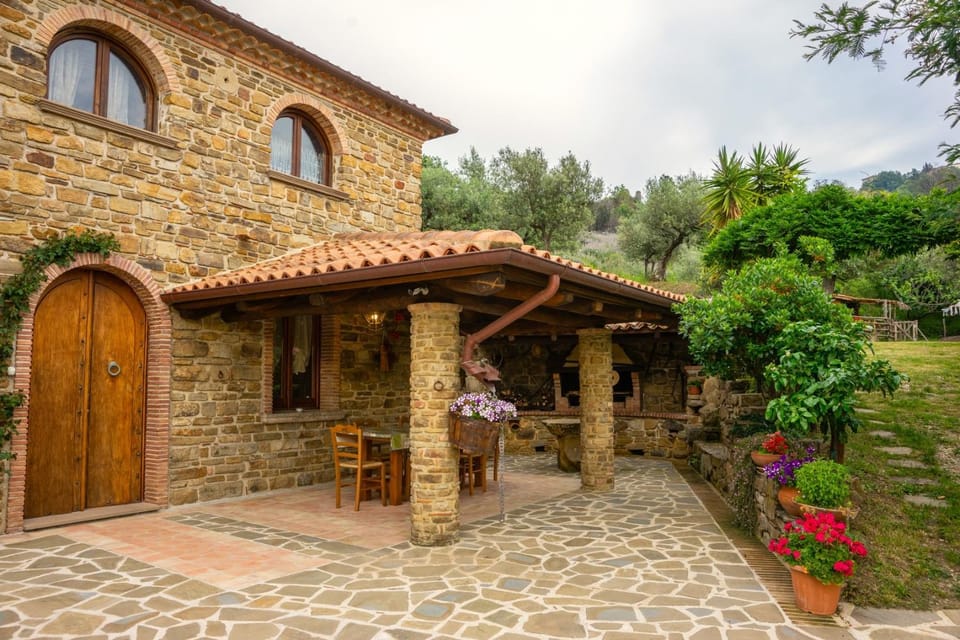 Patio, Facade/entrance