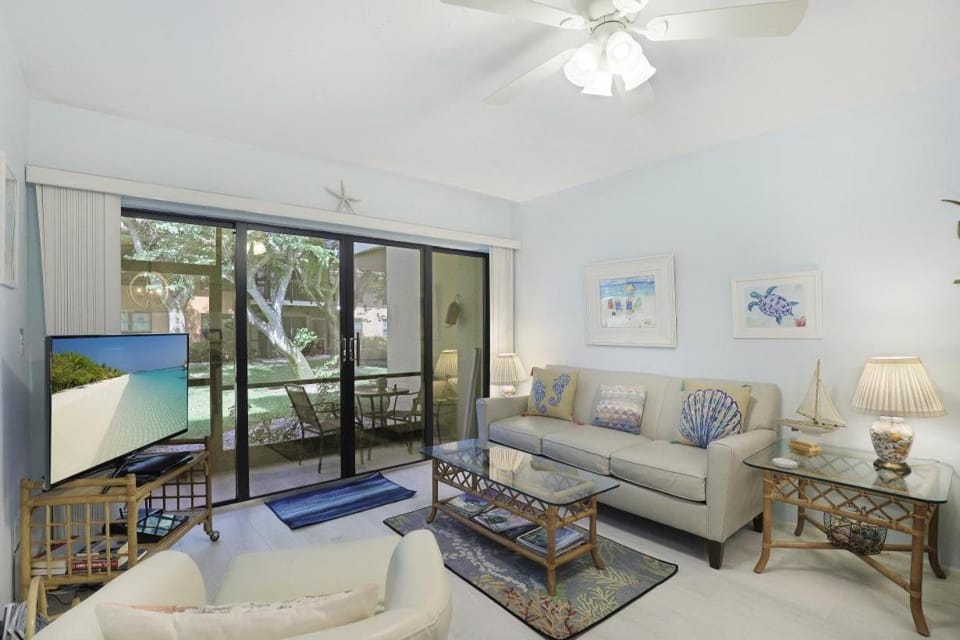 Relaxing condo with two pools and steps to beach House in Marco Island