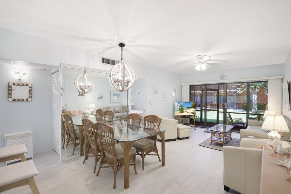 Relaxing condo with two pools and steps to beach House in Marco Island