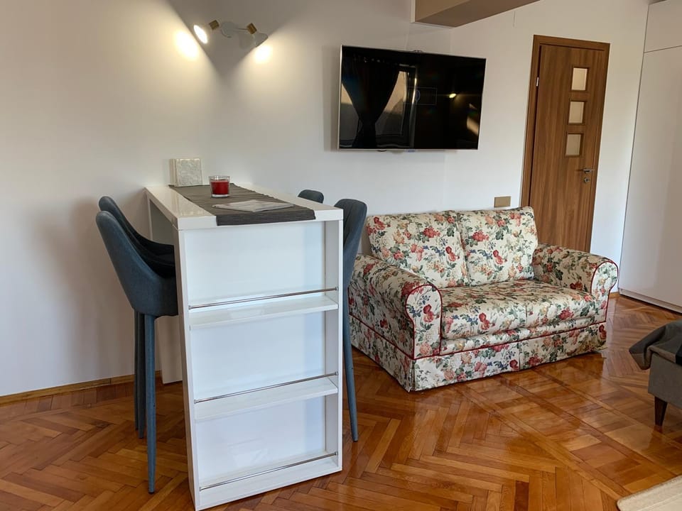 TV and multimedia, Dining area
