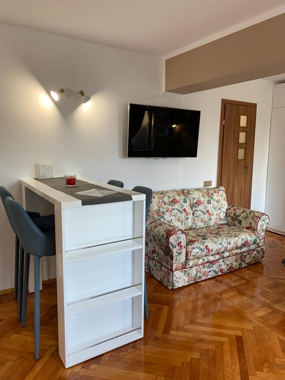 TV and multimedia, Dining area