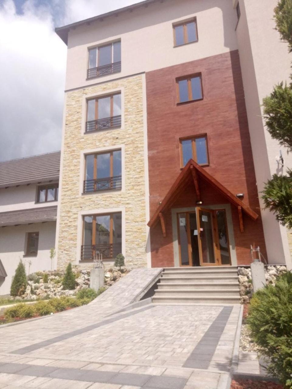 Property building, Facade/entrance