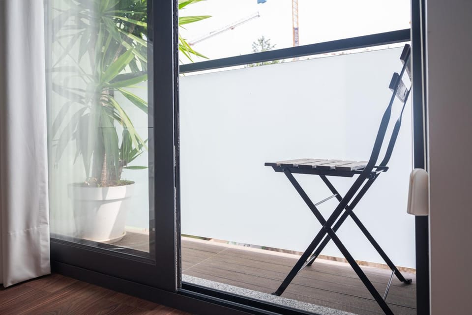 Sunflower Luxury Loft w AC Downtown and Metro Apartment in Porto