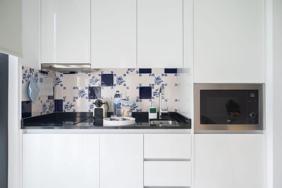 Sunflower Luxury Loft w AC Downtown and Metro Apartment in Porto